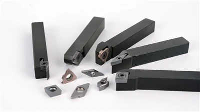 Welke tools worden gebruikt voor bewerkingen van koolstofvezelgaten?